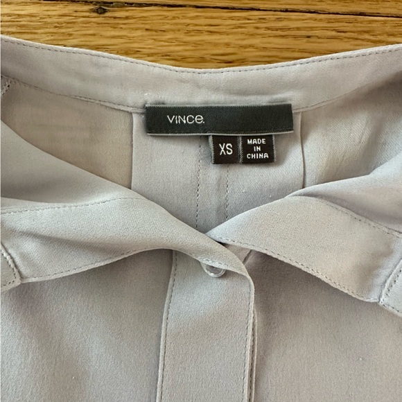 Vince lavender silk top with buttons size XS - Picture 3 of 8